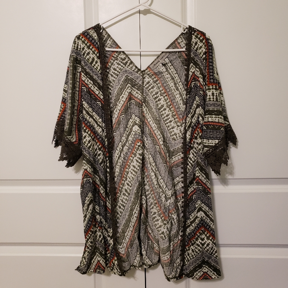 EUC Absolutely Famous Large (L) Short Sleeved Shrug